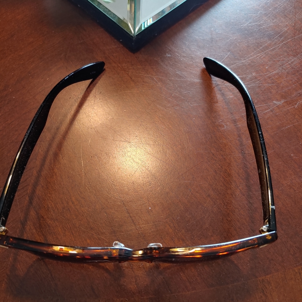 Sunglasses - Picture 3 of 6